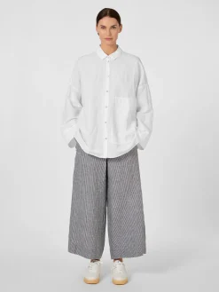 Damenbluse mit aufgesetzter Tasche