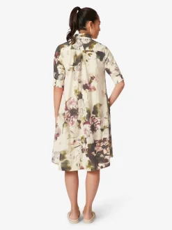 Damenkleid geknöpft