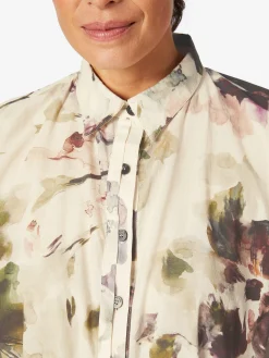 Damenkleid geknöpft