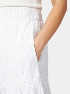 Damenrock Lochstickerei