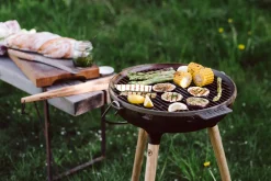 Dreibeingrill Gusseisen