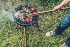 Dreibeingrill Gusseisen