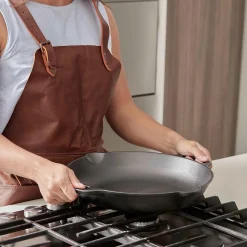 Große Gusseisenpfanne mit Griffen