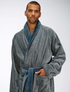 Haus- und Bademantel fein gestreift