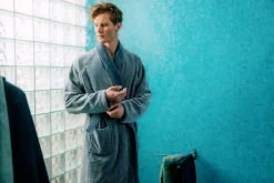 Haus- und Bademantel fein gestreift