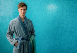 Haus- und Bademantel fein gestreift