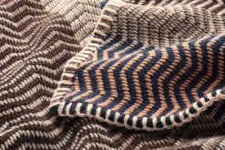 Lammwolldecke Naturtöne Fri