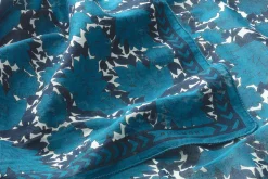 Unisextuch N° 791 floral, Blau